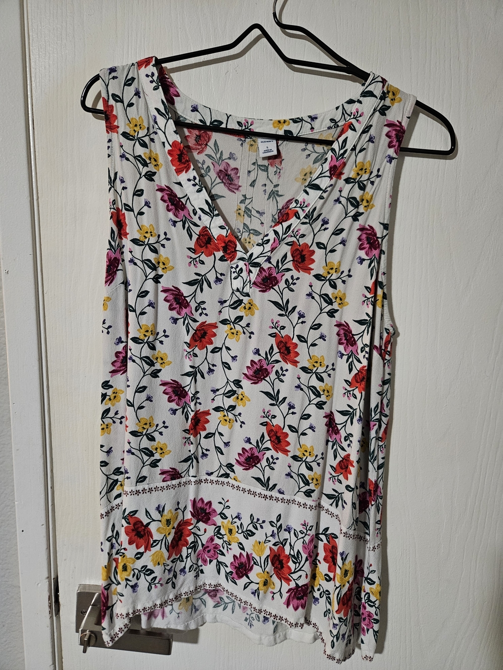 Old Navy White Floral V-Neck Sleeveless Tank